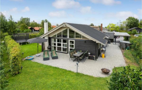 Beautiful Home In Børkop With Kitchen in Børkop